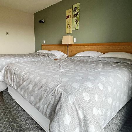 Hillview Motel Vanderhoof Экстерьер фото