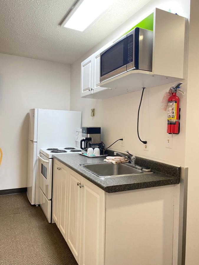 Hillview Motel Vanderhoof Экстерьер фото