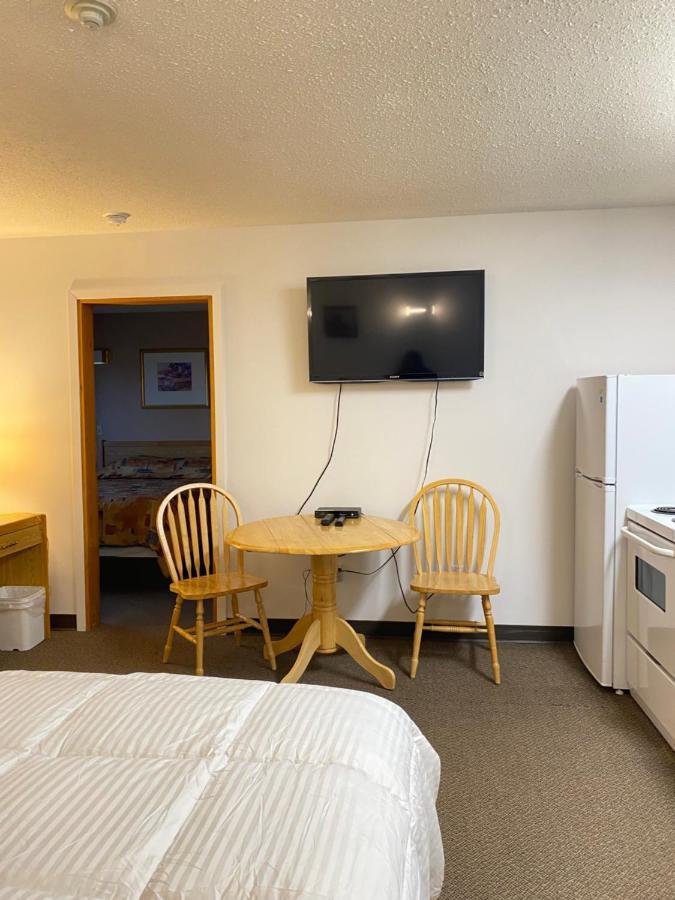Hillview Motel Vanderhoof Экстерьер фото