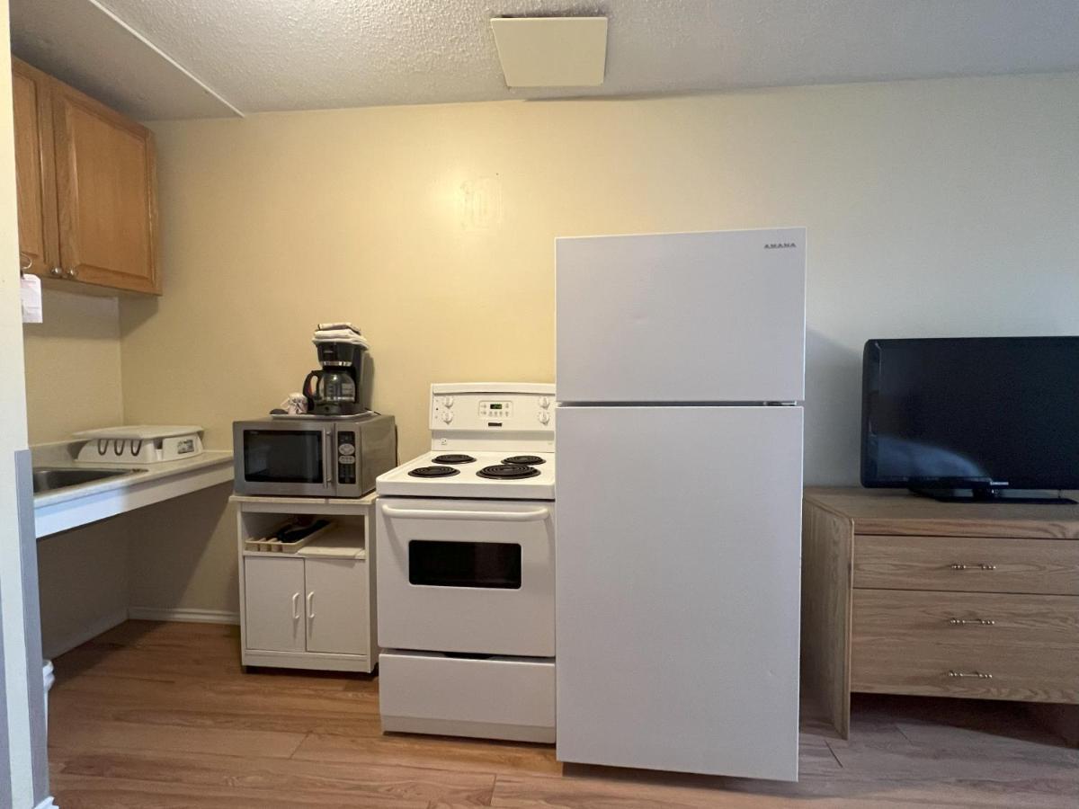 Hillview Motel Vanderhoof Экстерьер фото