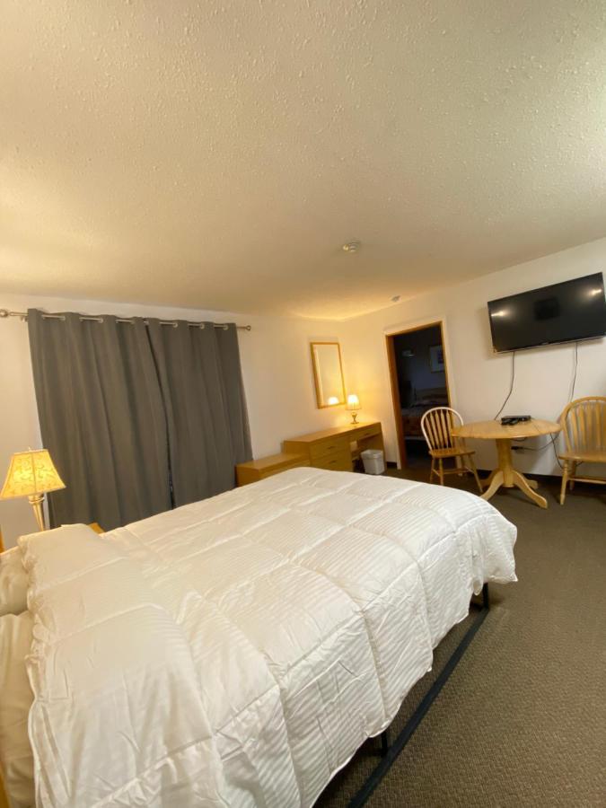 Hillview Motel Vanderhoof Экстерьер фото